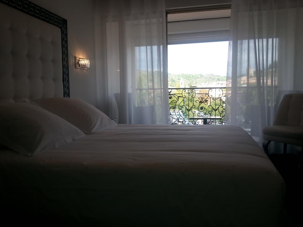 Hotel Les Deux Lions Riez Buitenkant foto